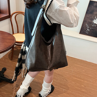 Ženska hobo torba Jednostavna puna torba na rame od PU kože 2024. Modna velika ručna torba velikog kapaciteta 2024. Zatvaranje na patentni zatvarač Torba ispod pazuha