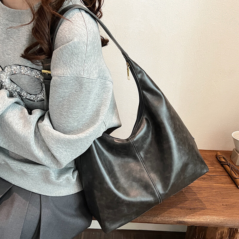 Ženska hobo torba Jednostavna puna torba na rame od PU kože 2024. Modna velika ručna torba velikog kapaciteta 2024. Zatvaranje na patentni zatvarač Torba ispod pazuha