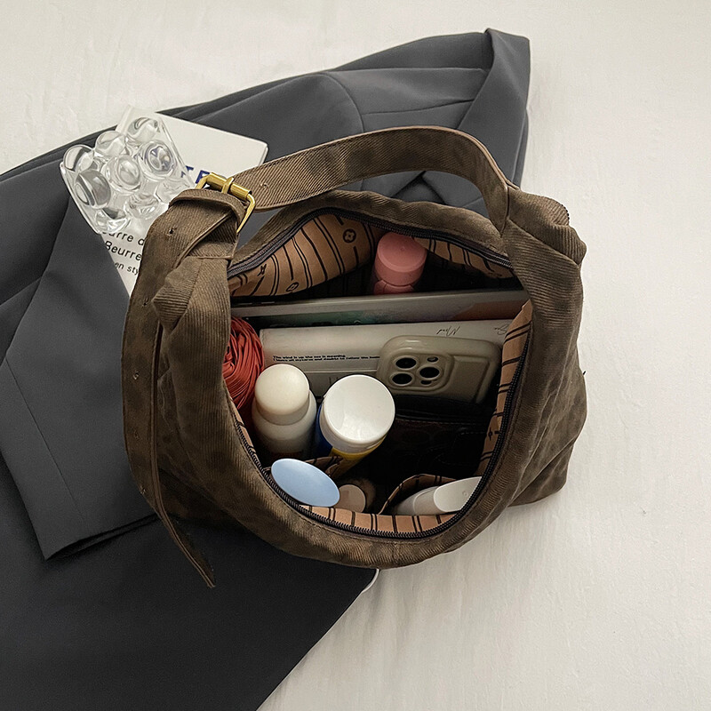 Ženska hobo torba Jednostavna puna torba na rame od PU kože 2024. Modna velika ručna torba velikog kapaciteta 2024. Zatvaranje na patentni zatvarač Torba ispod pazuha