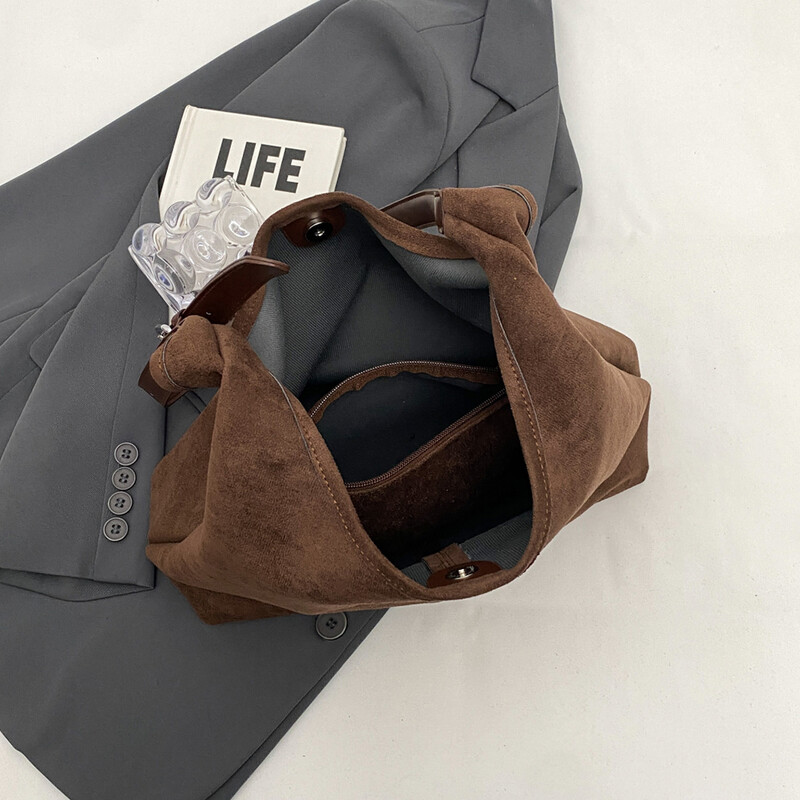 Sieviešu zamšādas plecu soma Vienkārša rokassomiņa Lielas ietilpības šiks vintage sieviešu somas klaiņojoša soma pārvietošanās soma āra ceļojumu soma