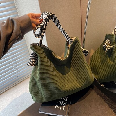 Geantă de umăr casual din velur, geantă de mână minimalistă de culoare uni, geantă retro perfectă