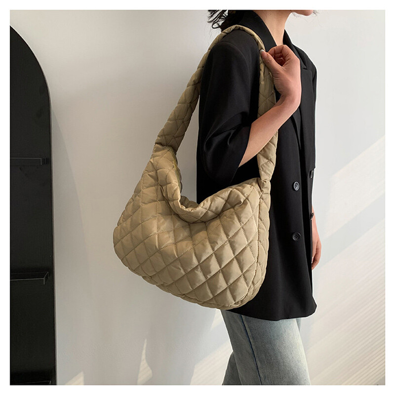 Geantă vintage de nailon pentru femei, cu umăr la subrat