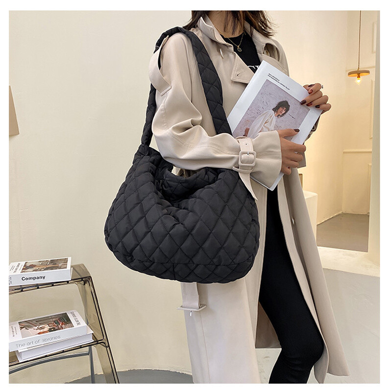 Geantă vintage de nailon pentru femei, cu umăr la subrat