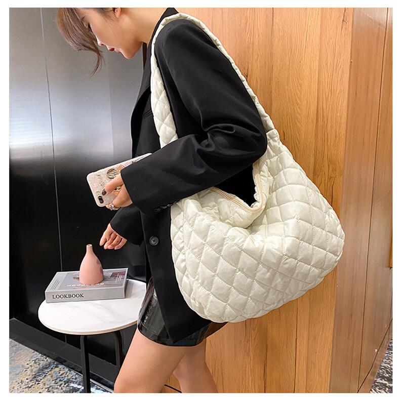 Geantă vintage de nailon pentru femei, cu umăr la subrat