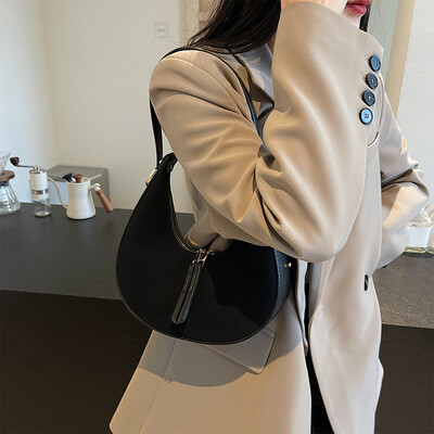 Genți de modă Half Moon Geantă de umăr pentru femei din piele intoarsa artificiala Geanta de mână vintage Închidere cu fermoar Geanta hobo șic Genți la subrat de înaltă calitate