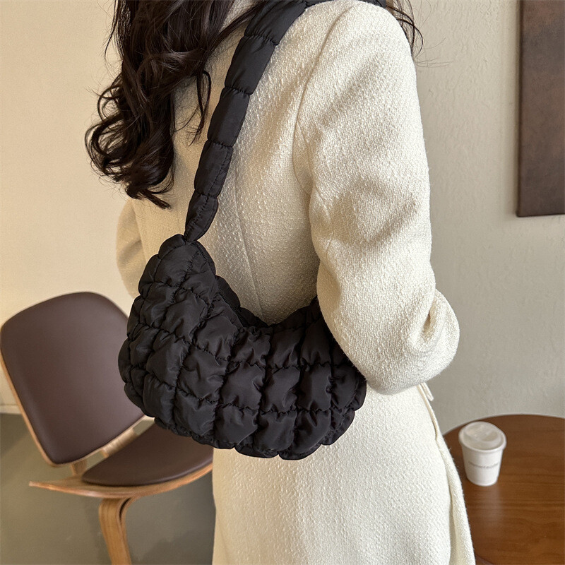 Genți de umăr matlasate și pliate pentru femei Geantă căptușită Genți de mână din nailon Poșetă cu găleată Bule de nor Hobo Puffer Geantă de tote din nailon bolsas