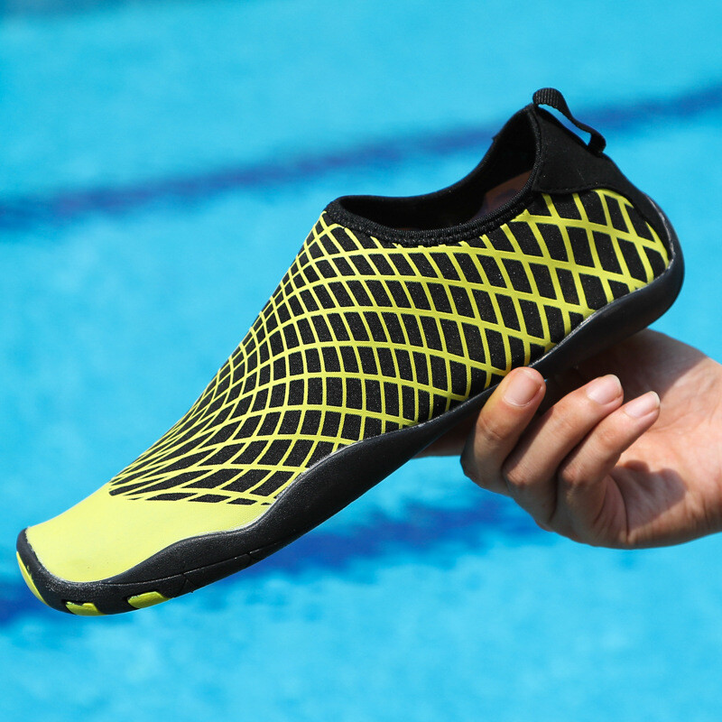 Populāri pārrobežu āra brišanas apavi, upju apavi, pludmales apavi, peldēšanas apavi pāriem, jogas apavi, ādai draudzīgi apavi, rūpnīcas tiešā tirdzniecība