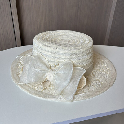 2024 Novi Ladies Fascinators Millinery Crkveni šešir Elegantna čipkana mrežasta mašna Široki obodi Šeširi ravnog vrha Fedora ženske ljetne kape za sunčanje