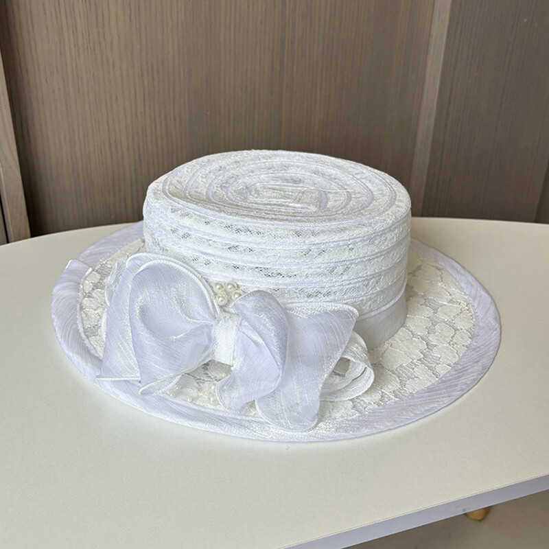 2024 Novi Ladies Fascinators Millinery Crkveni šešir Elegantna čipkana mrežasta mašna Široki obodi Šeširi ravnog vrha Fedora ženske ljetne kape za sunčanje