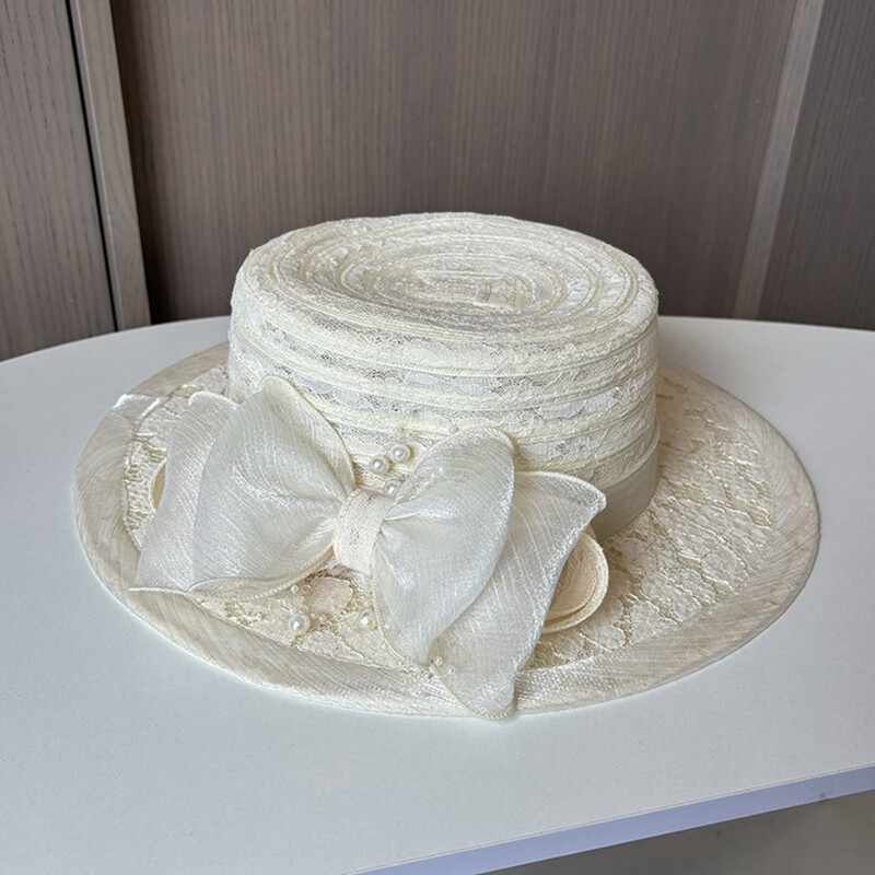 2024 Novi Ladies Fascinators Millinery Crkveni šešir Elegantna čipkana mrežasta mašna Široki obodi Šeširi ravnog vrha Fedora ženske ljetne kape za sunčanje