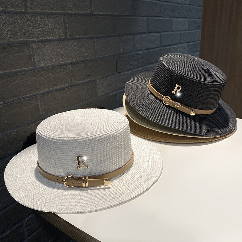 Pălării de paie cu vârf plat de vară pentru femei New Metal Letter R Pălărie la modă de plajă Pălărie de soare de plajă Elegantă Sărbători Pălărie de canotar