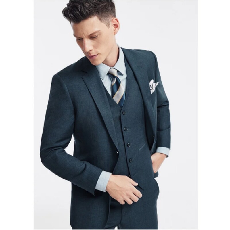 Muško odijelo, prsluk, hlače uskog kroja, modni, ležerni stil, poslovna odjeća za vjenčanje mladoženje s jednim kopčanjem