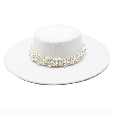 Шапка Fedora за жени Темперамент Елегантен бежов плосък връх Джаз шапки 10 СМ широка периферия Перлена декорация Дамска шапка за сватбена рокля