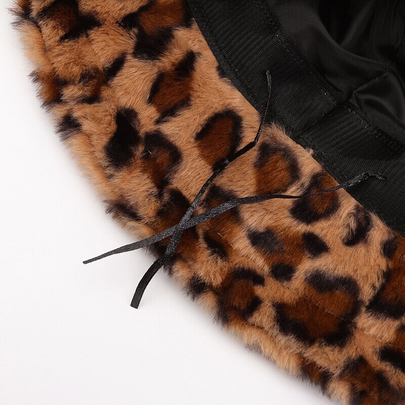 Pălărie Femeie Iarna Show Face Mică Pălărie de pescar cu imprimeu leopard Pălărie versatilă Călărie caldă Căciulă cu găleată cu pluș
