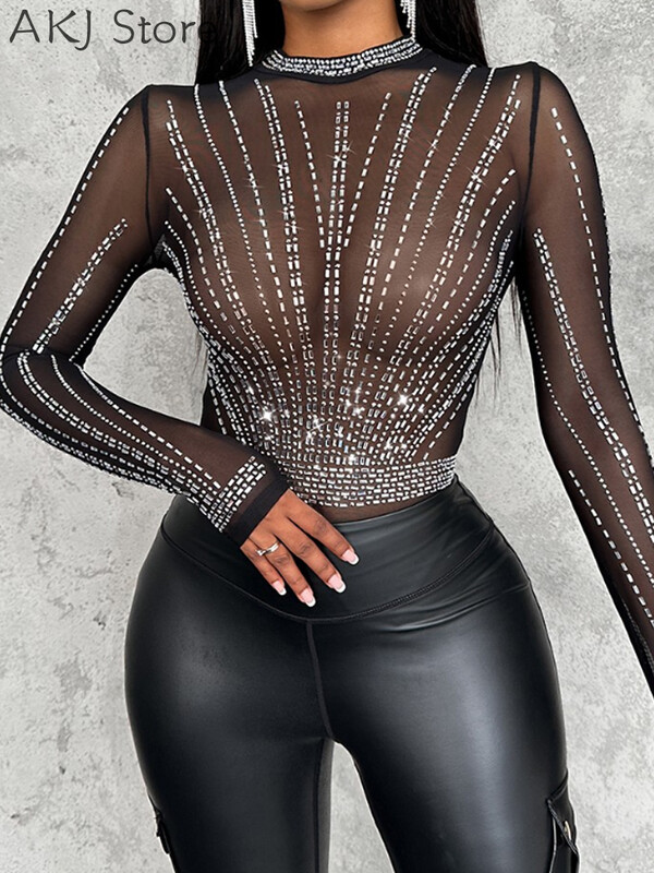 Body cu plasă transparentă cu strasuri Body elegant cu mânecă lungă, cu gât rotund, slim