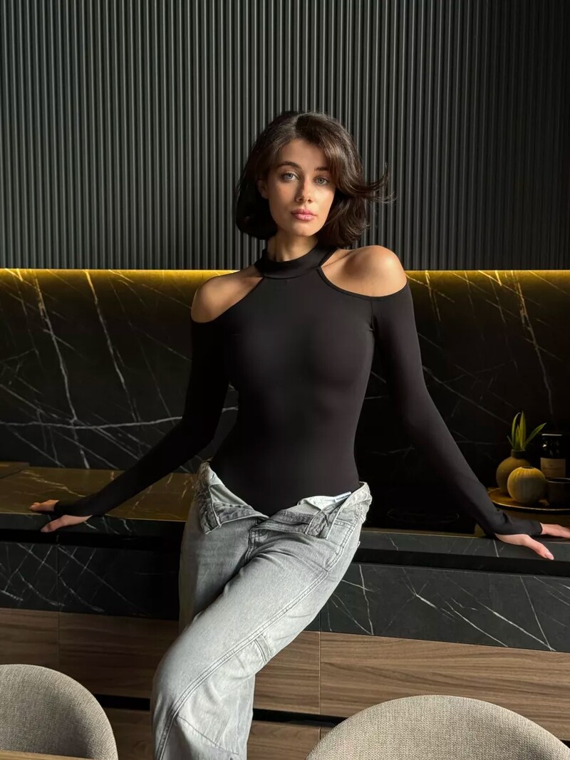 Sieviešu moderns bruņurupuču kakls ar garām piedurknēm ar izgriezumu, melns bodijs Sieviešu ikdienas pieguļošs seksīgs nakts kluba bodijs