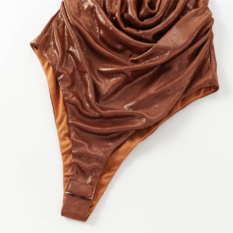 Zach Ailsa 2024 Vasara Jauns produkts Sieviešu modes novājēšanu grumbu dekorēšana Metāla folija piekarināma kakla apkakle Bareback kombinezons