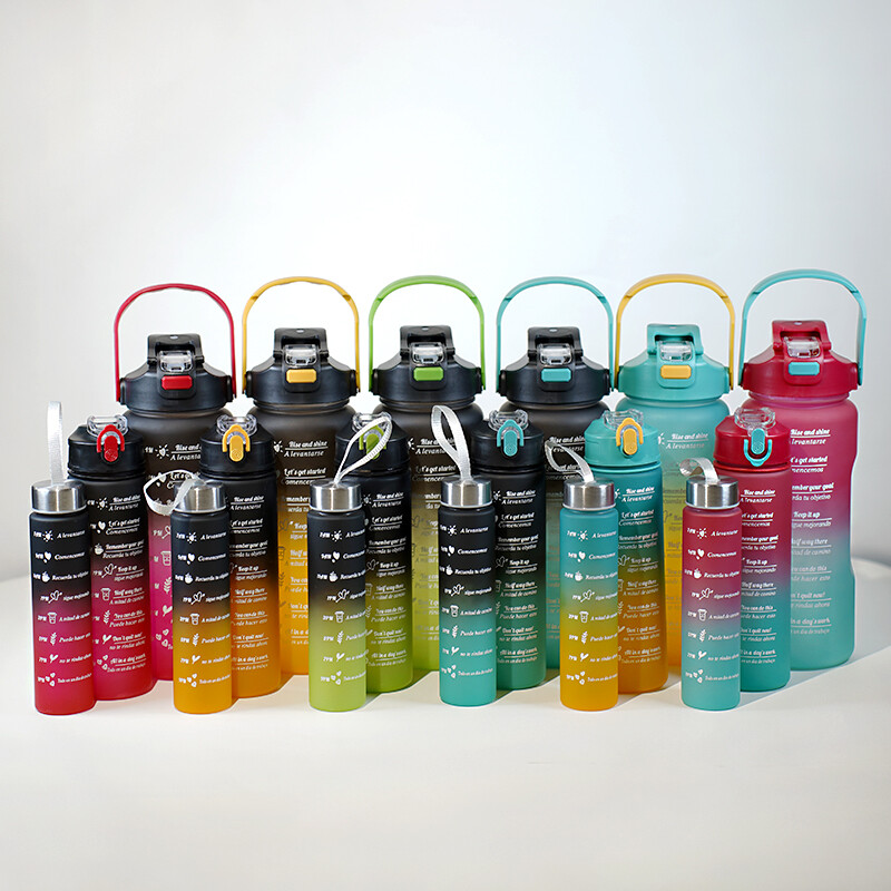 Komplekts ar 3 lielas ietilpības gradienta sporta ūdens pudelēm 300 ml 800 ml 2000 ml ar modernu salmu dizainu vairākās krāsās.