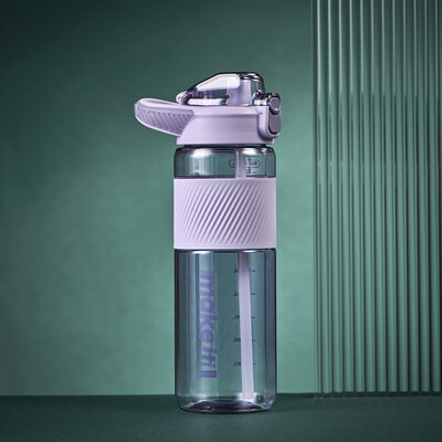 800 ml sporta ūdens pudele ar salmu pretkarstošu silikona uzmavu, necaurlaidīgu un izturīga sporta zāles fitnesa āra sporta dzeramā pudele