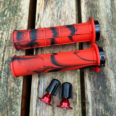 Universāls jauktu krāsu velosipēda rokturis, viena sānu slēdzene, gumija, neslīdoša, mīksta triecienu absorbējoša kalnu velosipēda roktura roktura riteņbraukšanas daļas