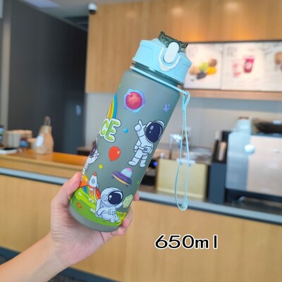 izlases karikatūra astronautu plastmasas kosmosa krūze Pārnēsājama virves sippy tase Studentu ūdens krūze ar aizbīdni