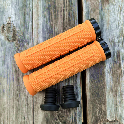 Īpaši vieglie kalnu velosipēdu rokturi riteņbraukšanas stūre silikagels, neslīdoši amortizatori, vienas slēdzenes izplešanās Mtb velosipēda rokturi