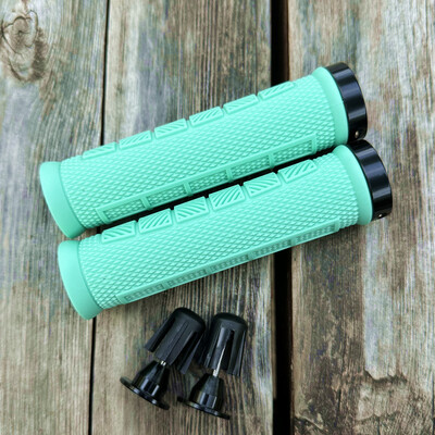 Īpaši vieglie kalnu velosipēdu rokturi riteņbraukšanas stūre silikagels, neslīdoši amortizatori, vienas slēdzenes izplešanās Mtb velosipēda rokturi