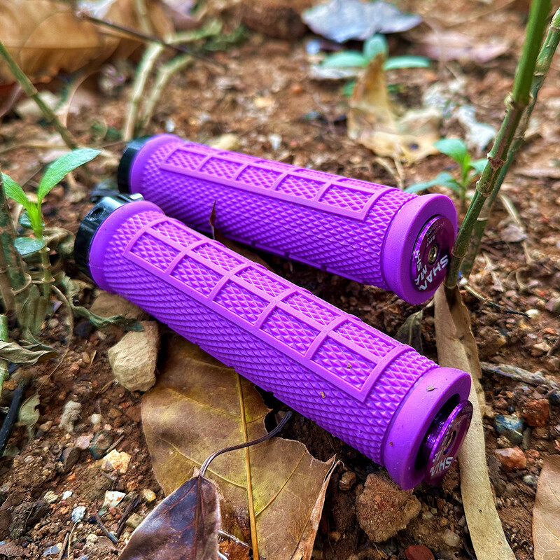 Īpaši vieglie kalnu velosipēdu rokturi riteņbraukšanas stūre silikagels, neslīdoši amortizatori, vienas slēdzenes izplešanās Mtb velosipēda rokturi