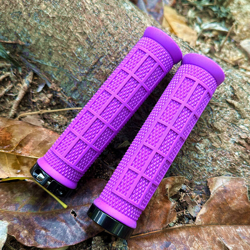 Īpaši vieglie kalnu velosipēdu rokturi riteņbraukšanas stūre silikagels, neslīdoši amortizatori, vienas slēdzenes izplešanās Mtb velosipēda rokturi