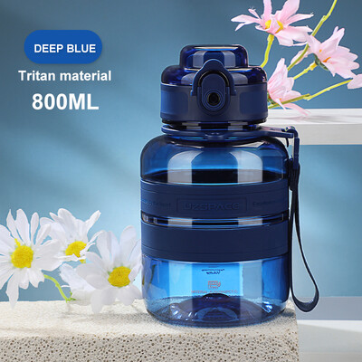 Sporta ūdens pudeles Plecu siksna Pārnēsājama necaurlaidīga Tritan plastmasas apļveida vai plakana tipa kauss āra ceļojumu tējkanna 800/1200ml