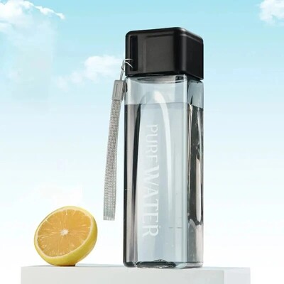 1 gab. caurspīdīga kvadrātveida dzeramā glāze Mate plastmasas pārnēsājamā ūdens pudelē ar piena kabeli āra sportam