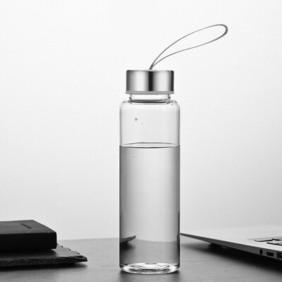 Vienkārša sporta ūdens pudele lielas ietilpības tējas kafijas tase Augstas kvalitātes plastmasas dzeramā ūdens tase Pārnēsājami āra virtuves instrumenti