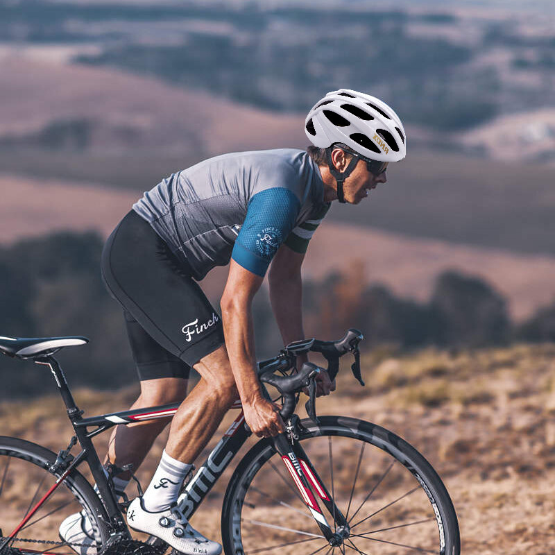 Īpaši viegla riteņbraukšanas ķivere.