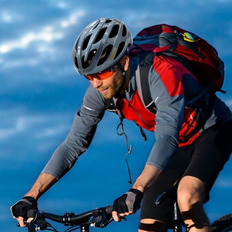 Īpaši viegla riteņbraukšanas ķivere.