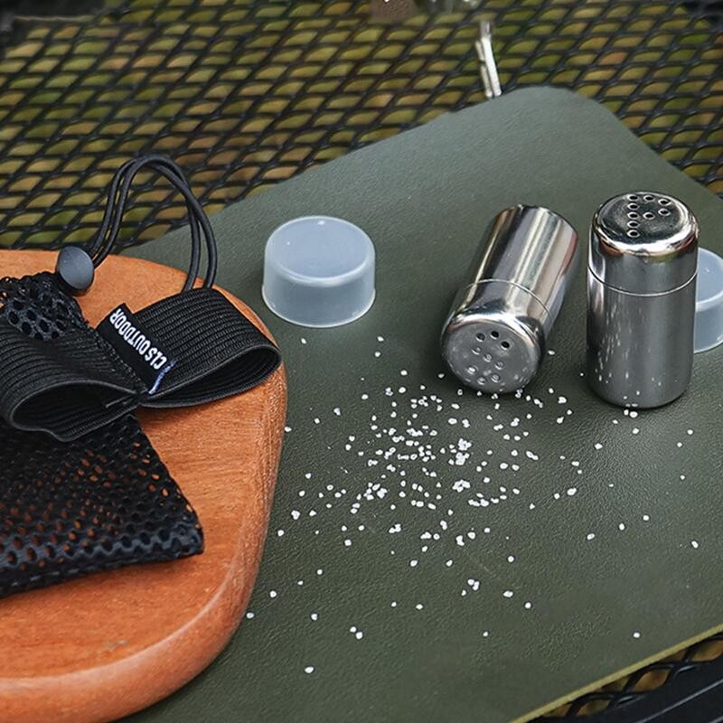 Neliels kempinga sālstrauks 2x pārnēsājami sāls un piparu trauki, nerūsējošā tērauda garšvielu pudeles ar vāku ēdiena gatavošanai ārā