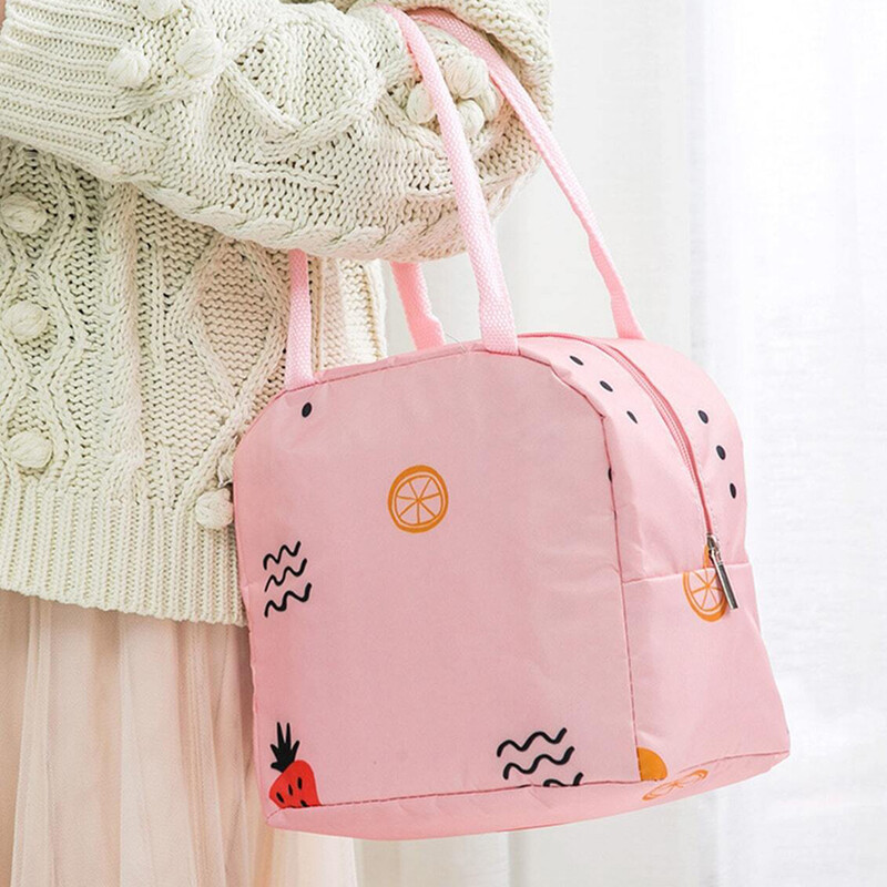 1gab sabiezināts liels izolēts maisiņš ārā ar pusdienu dzesētāju ledus maisu studentiem strādniekiem rokas pusdienu kastes soma