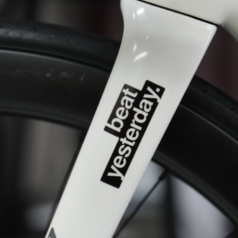 Pārspējiet vakardien šosejas velosipēdu MTB rāmja uzlīmes augšējā caurule ūdensizturīgs modes dekoru aksesuāri velosipēdam izturīgas vinila uzlīmes