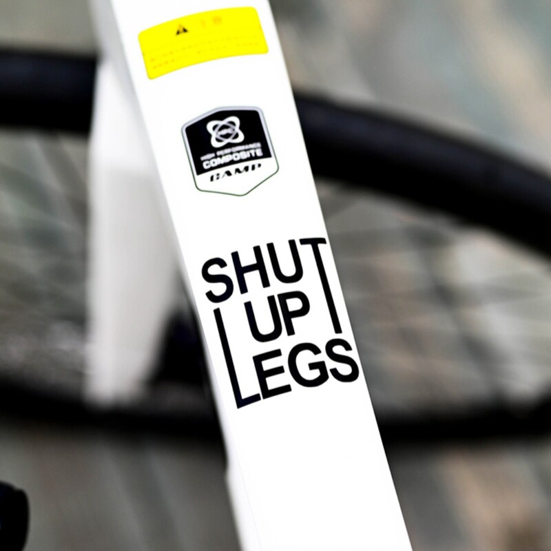 2GAB AIZSLĒGTAS KĀJAS Velosipēdu uzlīmes Velosipēda rāmja augšējā caurule Dekoratīvā ķiveres Vinila uzlīme MTB velosipēda ūdensizturīgajiem velosipēdu piederumiem