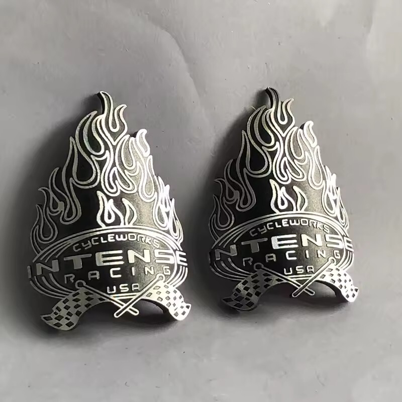 Velosipēda galvas nozīmītes alumīnija uzlīmes uzlīme INTENSE MTB BMX salokāma velosipēda priekšējā rāmja riteņbraukšanas piederumu emblēmai