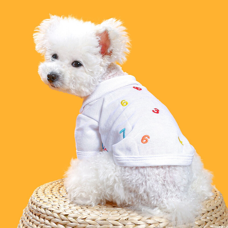1PC Облекло за домашни любимци Котешка пролет/лято Тънък бял пуловер Цифров поло цвят Подходящ за малки и средни кучета