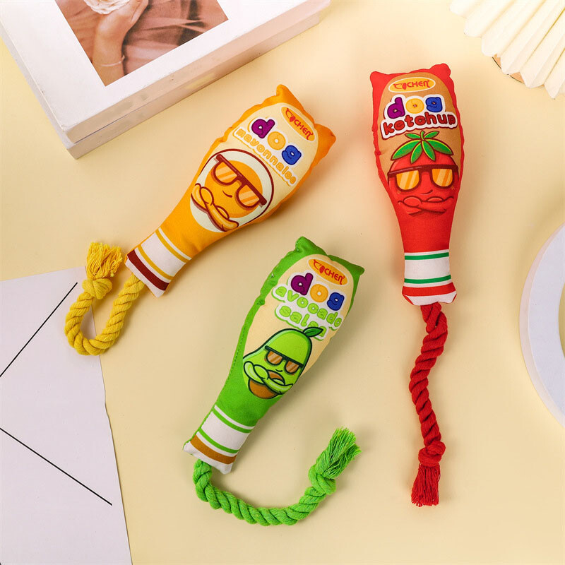 Suņu rotaļlieta, kas ir izturīga un rada skaņas, imitēta ievārījuma pudele, kokvilnas un lina mezglota virve, izglītojoša rotaļlieta mājdzīvniekam