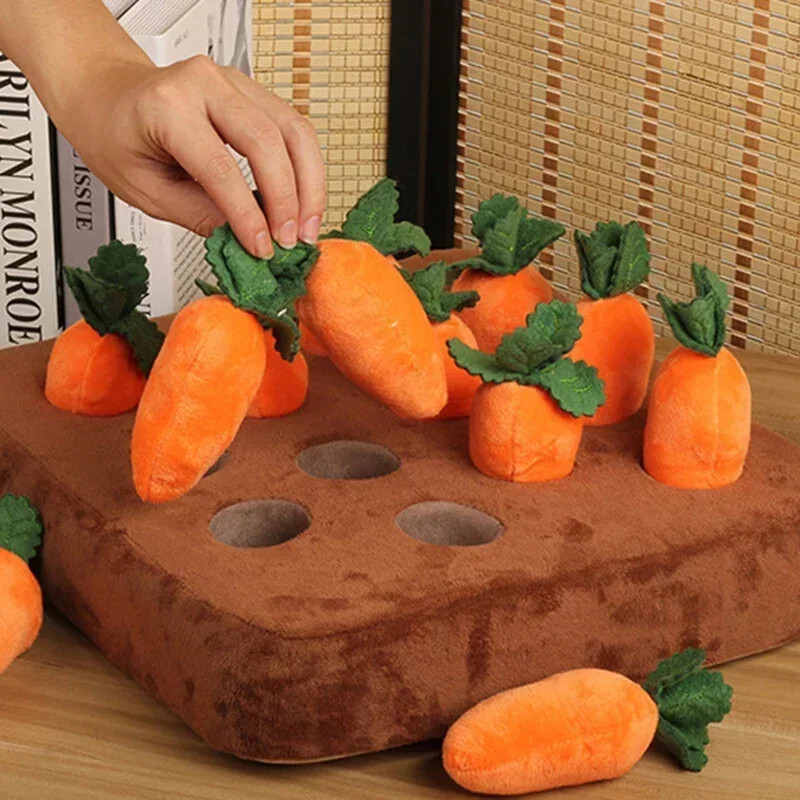 Suņu rotaļlietas Snuffle Paklājiņš mājdzīvnieku burkānu plīša rotaļlietu paklājiņš Inovatīvas plīša dārzeņu laukumu velkamās redīsu plīša burkānu suņu rotaļlietas