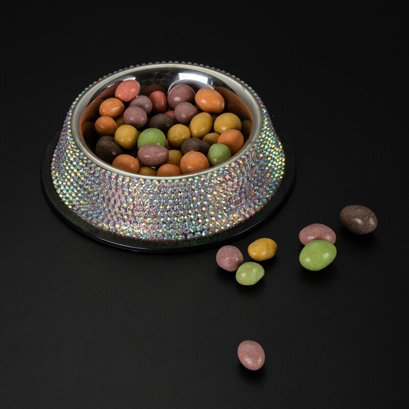 Bļodas suņiem ar kalnu kristāliem no nerūsējošā tērauda Suņu barības un ūdens bļodas Neslīdošas gumijas pamatnes dzirkstošie barošanas piederumi