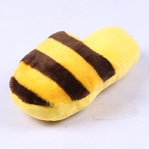 6 цвята Puppy Pet Dog Chew Toy Пълнена дъвчеща плюшена интерактивна сладка мека плюшена играчка с дизайн на чехли за кучета Кученце Продукт