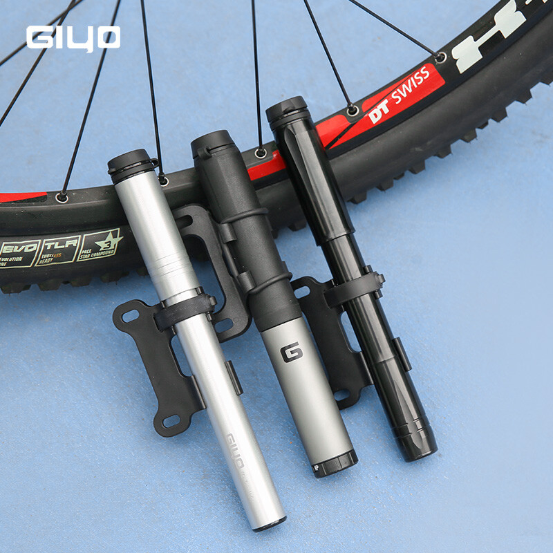 Giyo 120psi pārnēsājamais velosipēda sūknis, slēptās šļūtenes dizaina mini velosipēdu riepu piepūtējs MTB šosejas velosipēda Schrader Presta Valve rokas gaisa sūknis