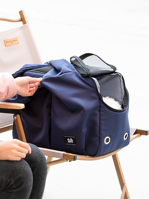 Mājdzīvnieku soma Pārnēsājama suņu kaķu pārnēsāšanas soma Mājdzīvnieku kucēnu ceļojumu somas Elpojoša tīkla maza suņa kaķa soma izejošajiem mājdzīvniekiem rokassomiņa