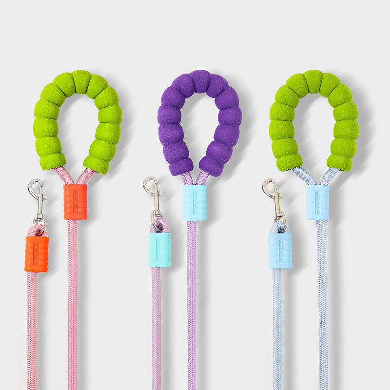 150 cm gara suņu pavada ar putuplasta rokturi, amortizējoša triecienu absorbējoša elastīga sakausējuma sprādze Izturīga, ērta virve pastaigām