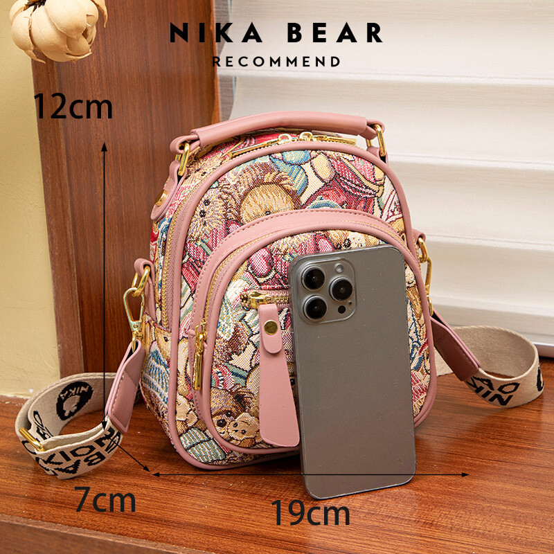 Ovogodišnja nova popularna torba s izvezenim medvjedom i višeslojnim patentnim zatvaračem je praktična, svestrana, ležerna, moderna, slatka i moderna ženska torba