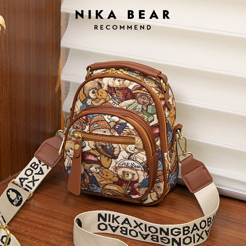 Ovogodišnja nova popularna torba s izvezenim medvjedom i višeslojnim patentnim zatvaračem je praktična, svestrana, ležerna, moderna, slatka i moderna ženska torba