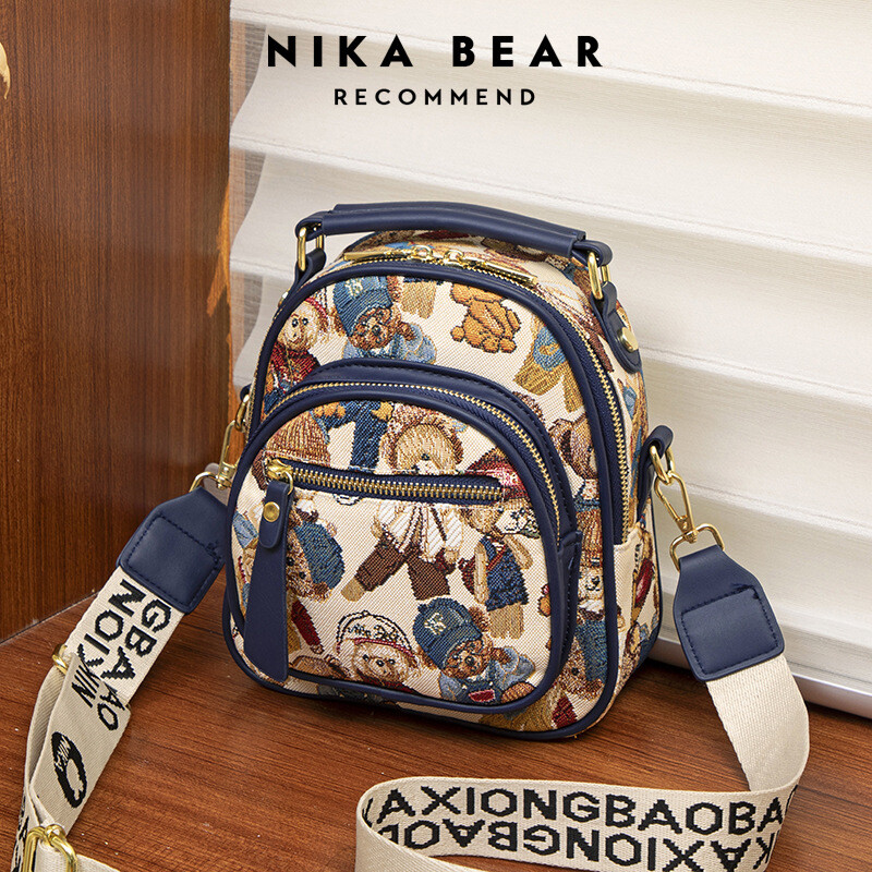 Ovogodišnja nova popularna torba s izvezenim medvjedom i višeslojnim patentnim zatvaračem je praktična, svestrana, ležerna, moderna, slatka i moderna ženska torba